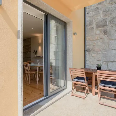 Apartment Liiiving In - Charming Downtown Delight *