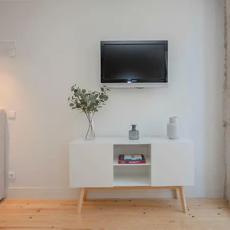 Liiiving In - Charming Downtown Delight *