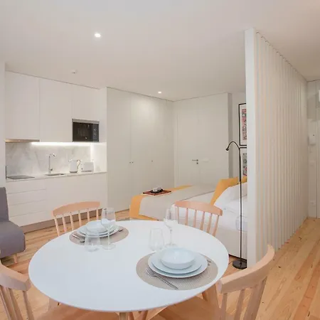 Apartment Liiiving In - Charming Downtown Delight