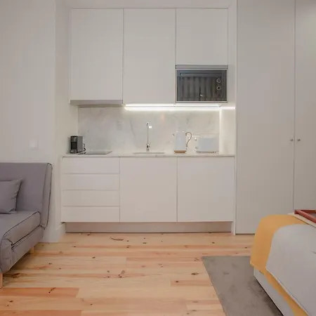 Liiiving In - Charming Downtown Delight Apartment *