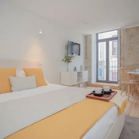 Liiiving In - Charming Downtown Delight شقة بورتو