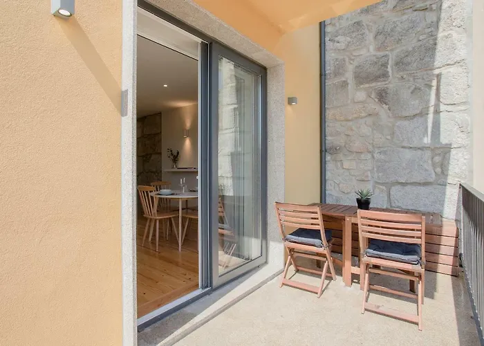 Appartement Liiiving In - Charming Downtown Delight *