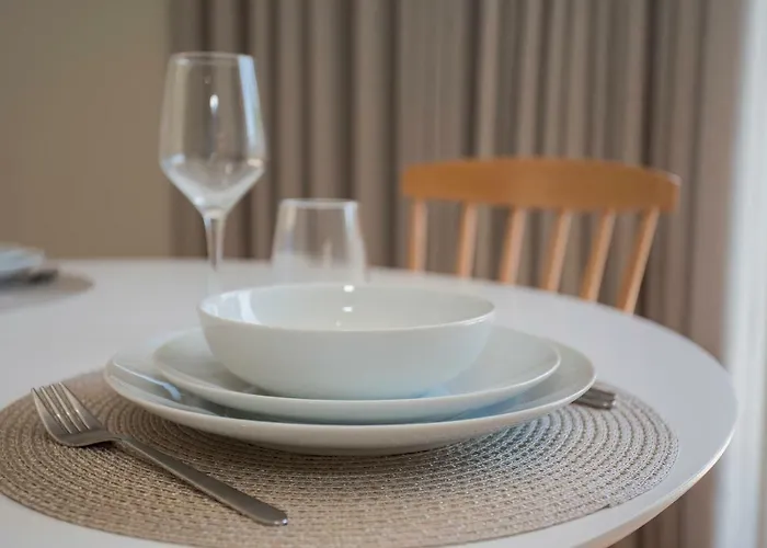 Appartement Liiiving In - Charming Downtown Delight *