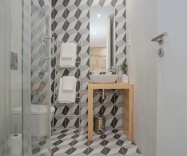 Liiiving In - Charming Downtown Delight Appartement *