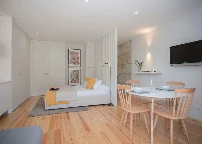 Liiiving In - Charming Downtown Delight Appartement