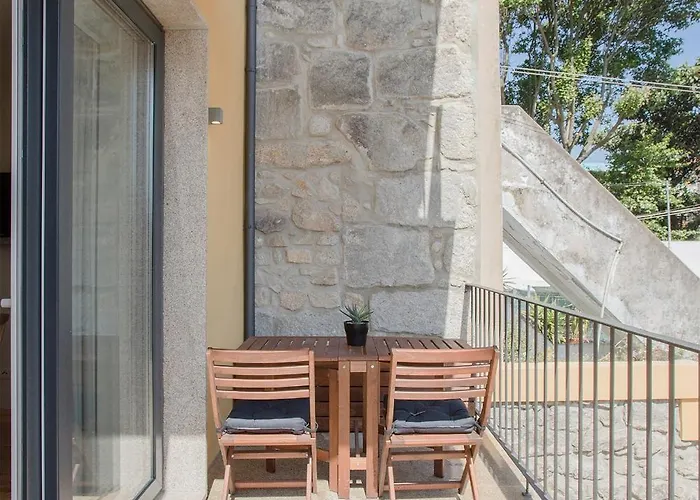 Appartement Liiiving In - Charming Downtown Delight *