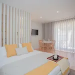 Liiiving In - Charming Downtown Delight Apartment *