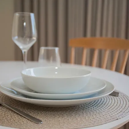 Apartament Liiiving In - Charming Downtown Delight *