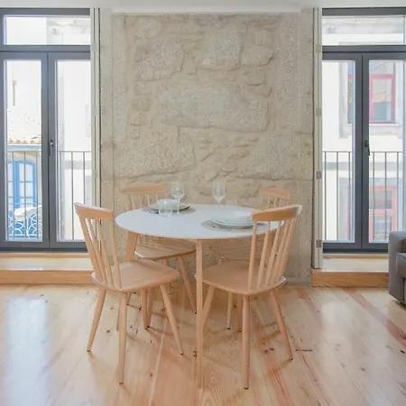 Appartement Liiiving In - Charming Downtown Delight *