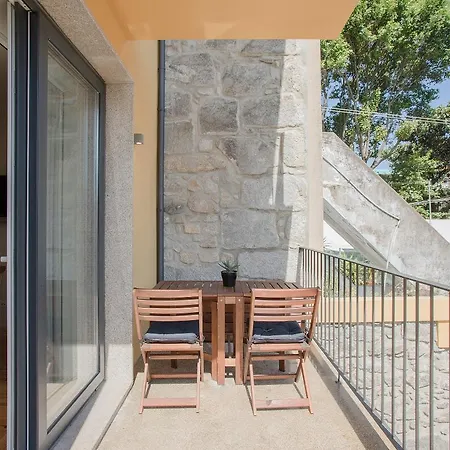 Apartament Liiiving In - Charming Downtown Delight *