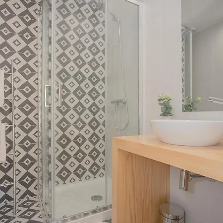 Liiiving In - Charming Downtown Delight Appartement