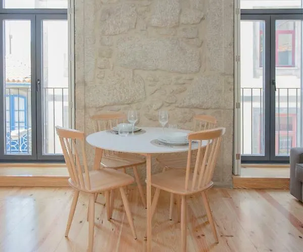 דירה Liiiving In - Charming Downtown Delight *