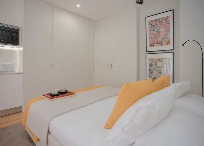 Liiiving In - Charming Downtown Delight 波尔图