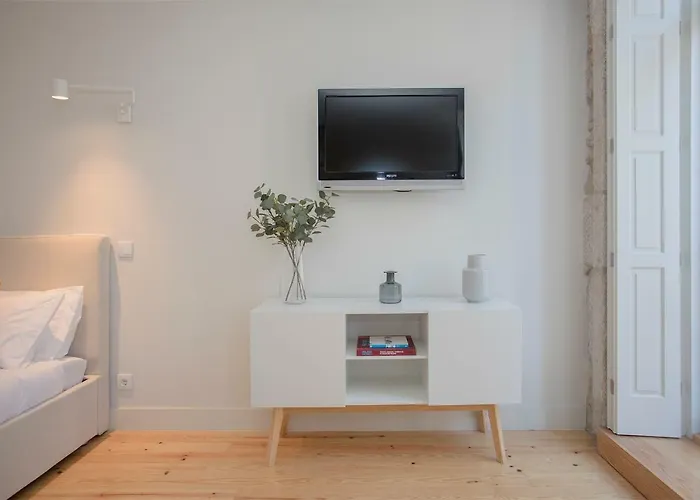 Liiiving In - Charming Downtown Delight *