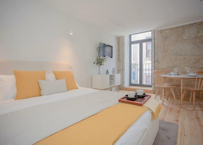 Liiiving In - Charming Downtown Delight Appartement Porto
