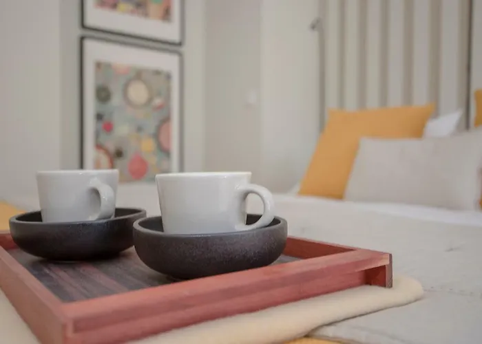 Liiiving In - Charming Downtown Delight بورتو